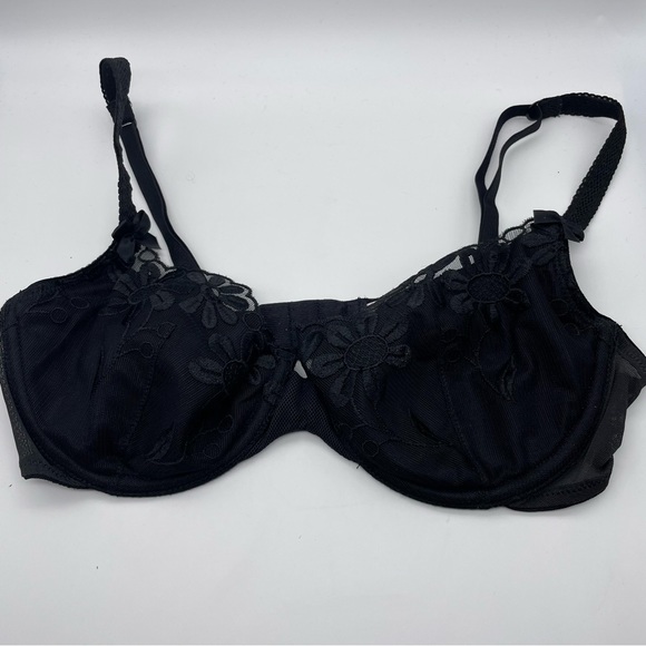 Victoria's Secret Other - Victoria's Secret Black Lace Bra Underwire Floral Lined Adjustable Straps 36B
